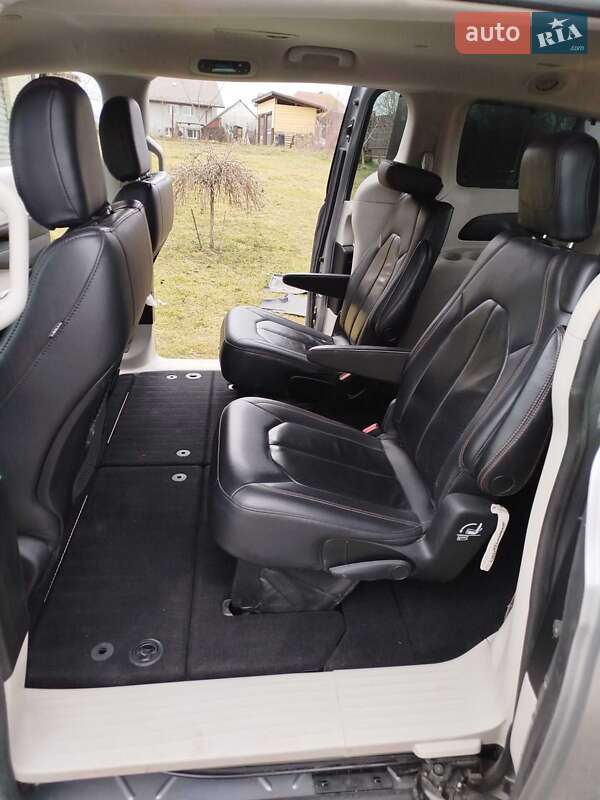 Минивэн Chrysler Pacifica 2017 в Львове