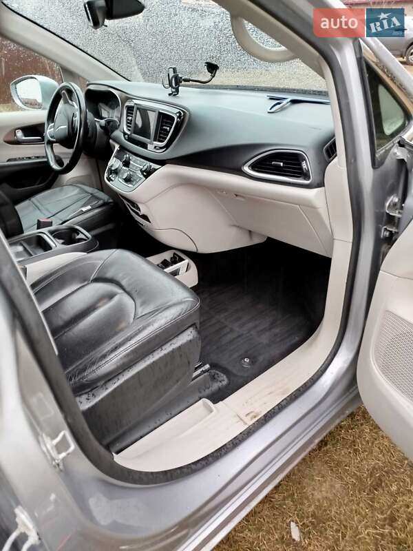 Минивэн Chrysler Pacifica 2017 в Львове