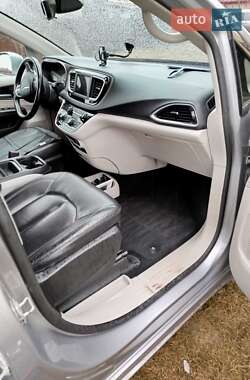 Минивэн Chrysler Pacifica 2017 в 