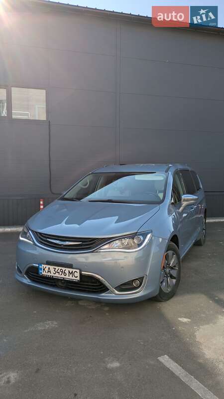 Минивэн Chrysler Pacifica 2017 в 