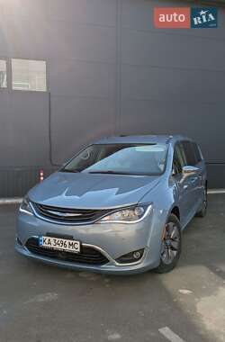 Минивэн Chrysler Pacifica 2017 в 