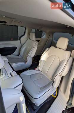 Минивэн Chrysler Pacifica 2017 в 