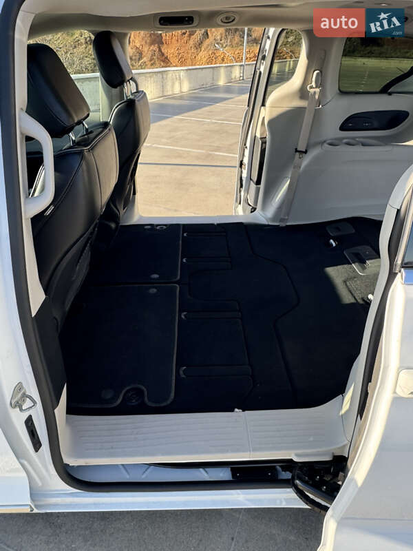 Минивэн Chrysler Pacifica 2019 в Одессе