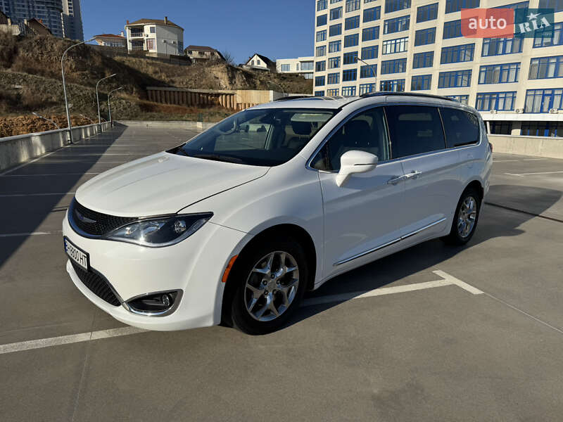 Минивэн Chrysler Pacifica 2019 в Одессе
