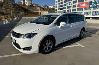 Минивэн Chrysler Pacifica 2019 в 