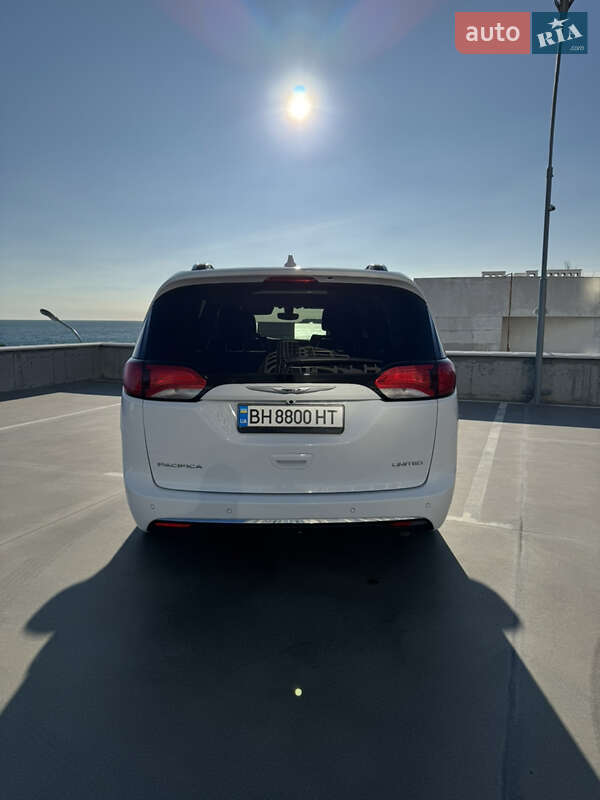 Минивэн Chrysler Pacifica 2019 в Одессе
