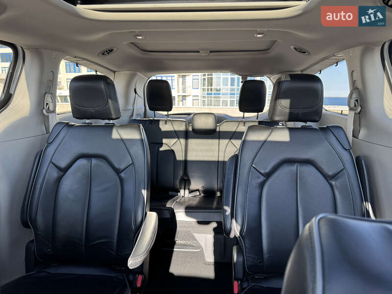 Минивэн Chrysler Pacifica 2019 в Одессе