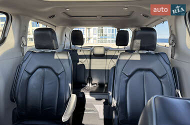 Минивэн Chrysler Pacifica 2019 в 