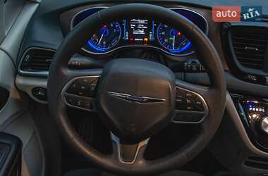 Минивэн Chrysler Pacifica 2017 в 
