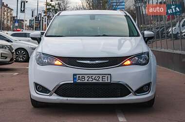 Минивэн Chrysler Pacifica 2017 в 