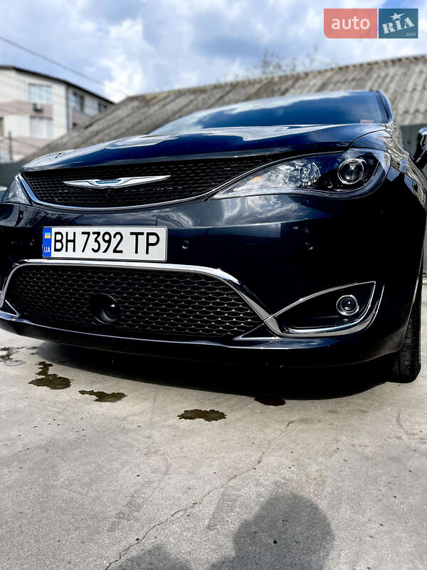 Минивэн Chrysler Pacifica 2019 в Одессе