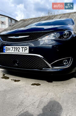 Минивэн Chrysler Pacifica 2019 в 