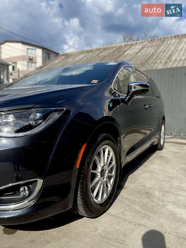Минивэн Chrysler Pacifica 2019 в Одессе