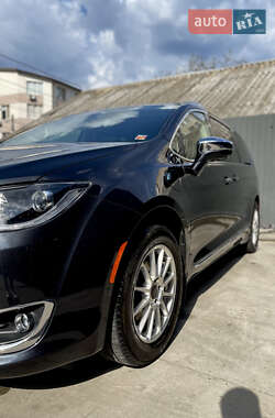 Минивэн Chrysler Pacifica 2019 в 