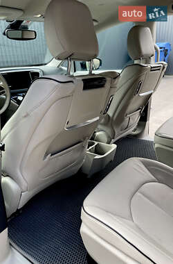 Минивэн Chrysler Pacifica 2019 в 