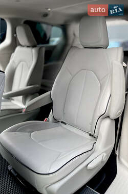 Минивэн Chrysler Pacifica 2019 в 