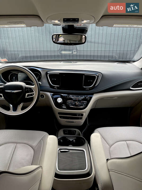 Минивэн Chrysler Pacifica 2019 в Одессе