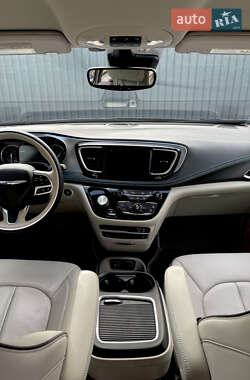 Минивэн Chrysler Pacifica 2019 в 