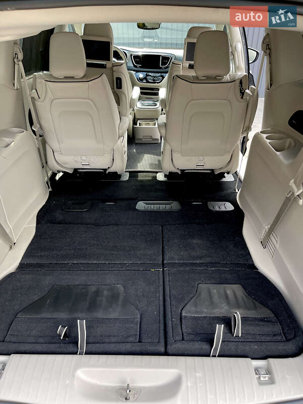 Минивэн Chrysler Pacifica 2019 в Одессе