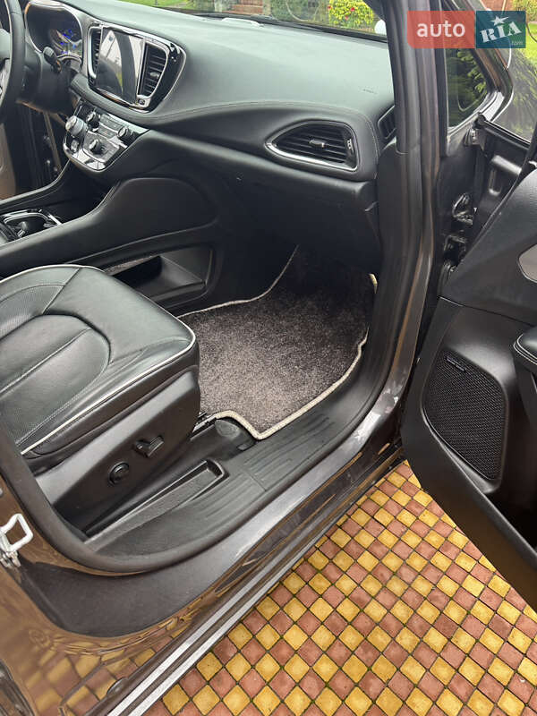 Мінівен Chrysler Pacifica 2022 в Києві