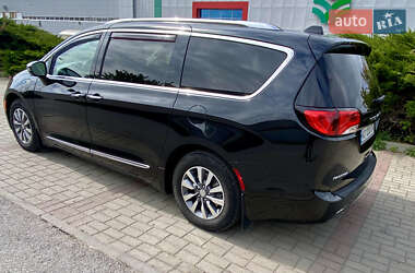 Мінівен Chrysler Pacifica 2020 в 