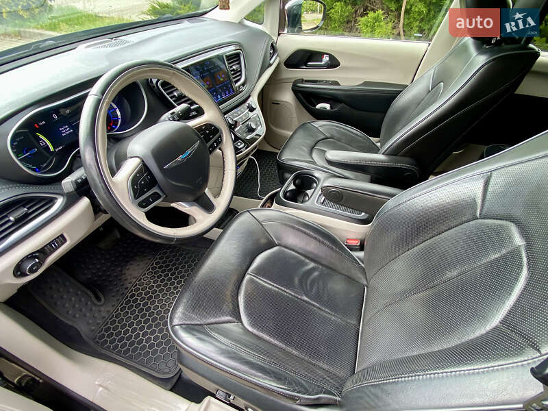 Минивэн Chrysler Pacifica 2020 в Ужгороде