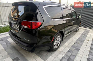 Мінівен Chrysler Pacifica 2020 в 