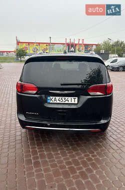 Универсал Chrysler Pacifica 2018 в 