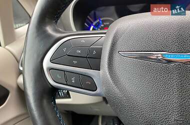 Позашляховик / Кросовер Chrysler Pacifica 2021 в 