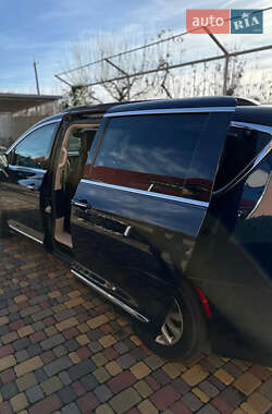 Минивэн Chrysler Pacifica 2017 в 