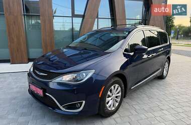 Минивэн Chrysler Pacifica 2019 в 