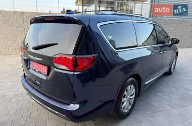 Минивэн Chrysler Pacifica 2019 в 