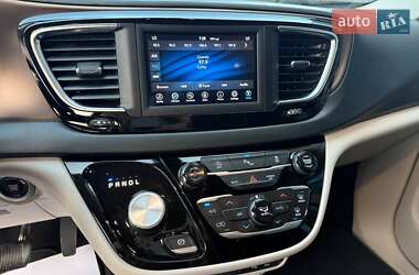 Минивэн Chrysler Pacifica 2019 в 
