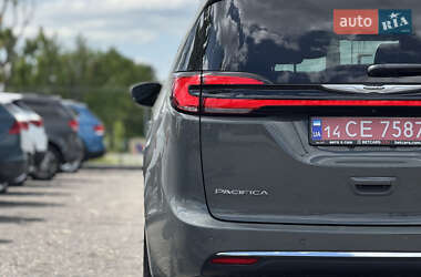 Минивэн Chrysler Pacifica 2022 в 