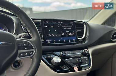 Минивэн Chrysler Pacifica 2022 в 