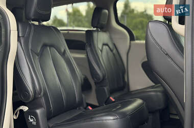 Минивэн Chrysler Pacifica 2022 в 