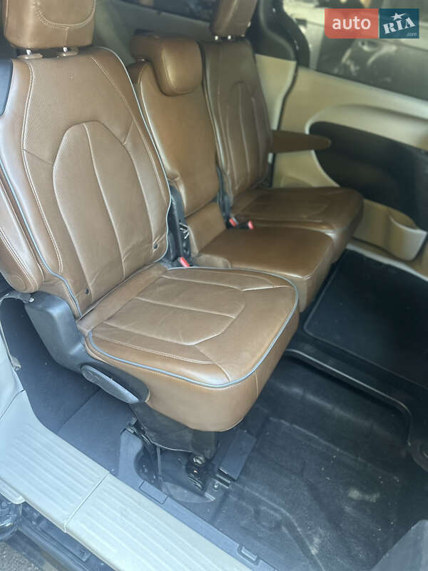 Мінівен Chrysler Pacifica 2016 в Вінниці