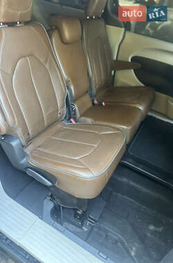 Минивэн Chrysler Pacifica 2016 в 