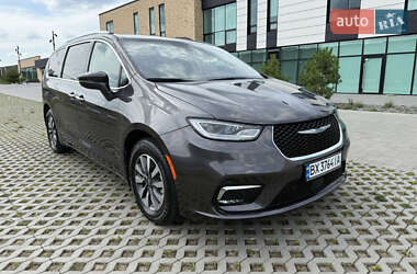 Минивэн Chrysler Pacifica 2021 в 