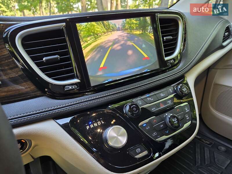 Универсал Chrysler Pacifica 2021 в Киеве