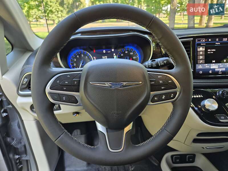 Универсал Chrysler Pacifica 2021 в Киеве