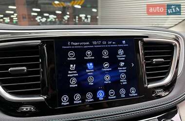 Минивэн Chrysler Pacifica 2017 в 