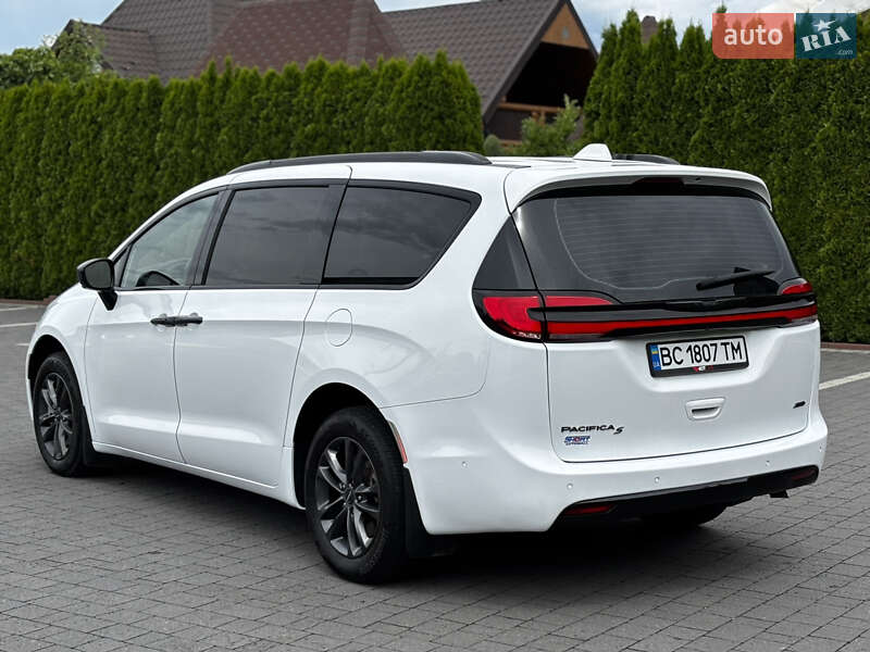Мінівен Chrysler Pacifica 2020 в Стрию
