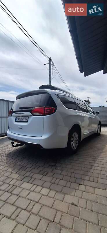 Мінівен Chrysler Pacifica 2019 в Києві