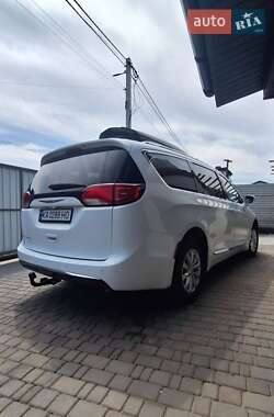 Минивэн Chrysler Pacifica 2019 в 