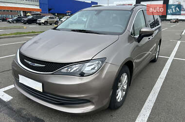 Минивэн Chrysler Pacifica 2017 в 