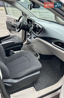 Минивэн Chrysler Pacifica 2017 в 