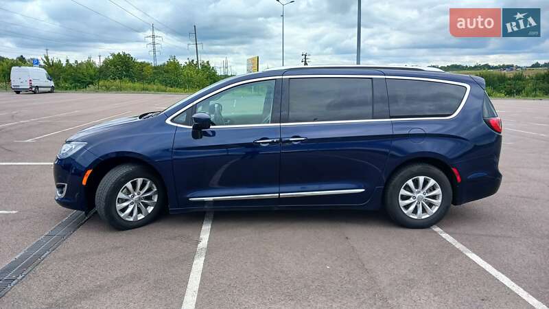 Мінівен Chrysler Pacifica 2018 в Рівному