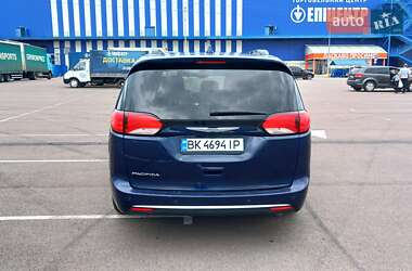 Мінівен Chrysler Pacifica 2018 в Рівному