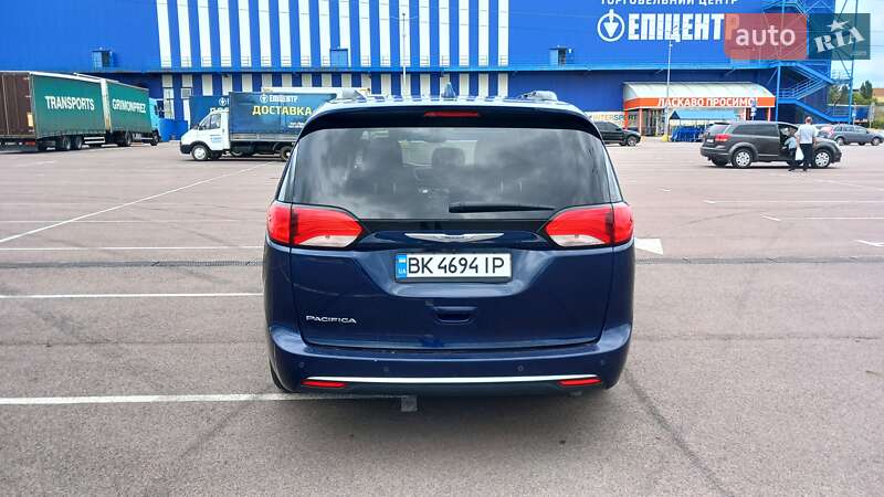 Мінівен Chrysler Pacifica 2018 в Рівному